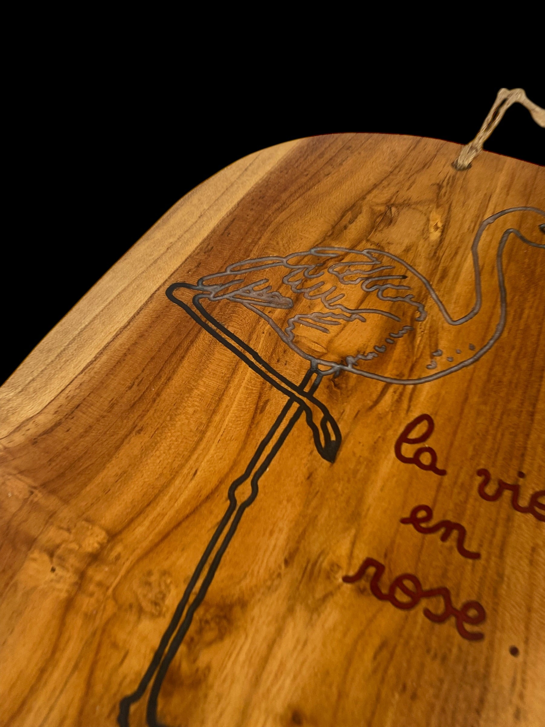 Planche apéritif en Teck gravée Flamants Roses – Résine & Bois artisanal