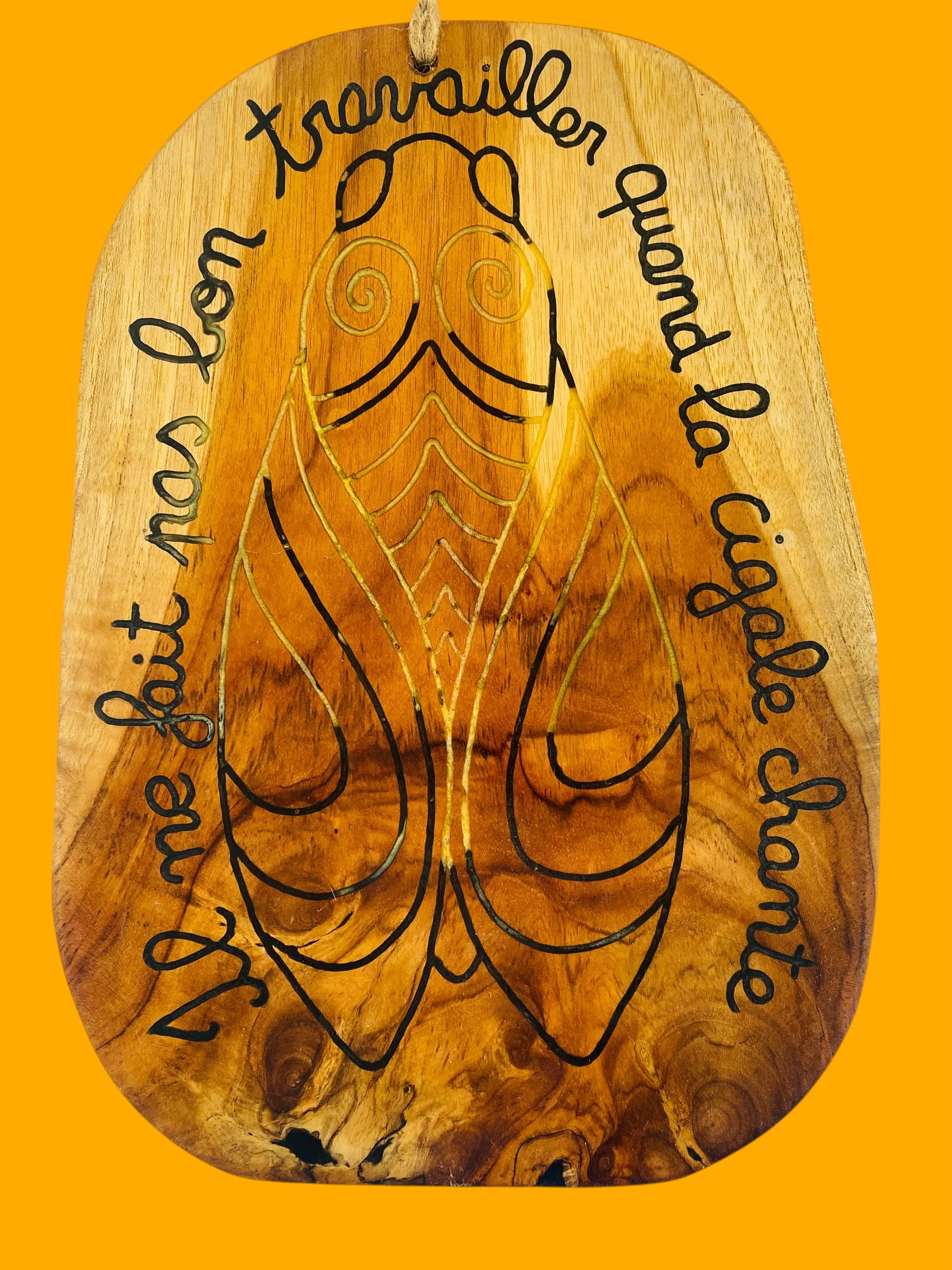 Planche apéritif en Teck gravée la cible – Résine & Bois artisanal