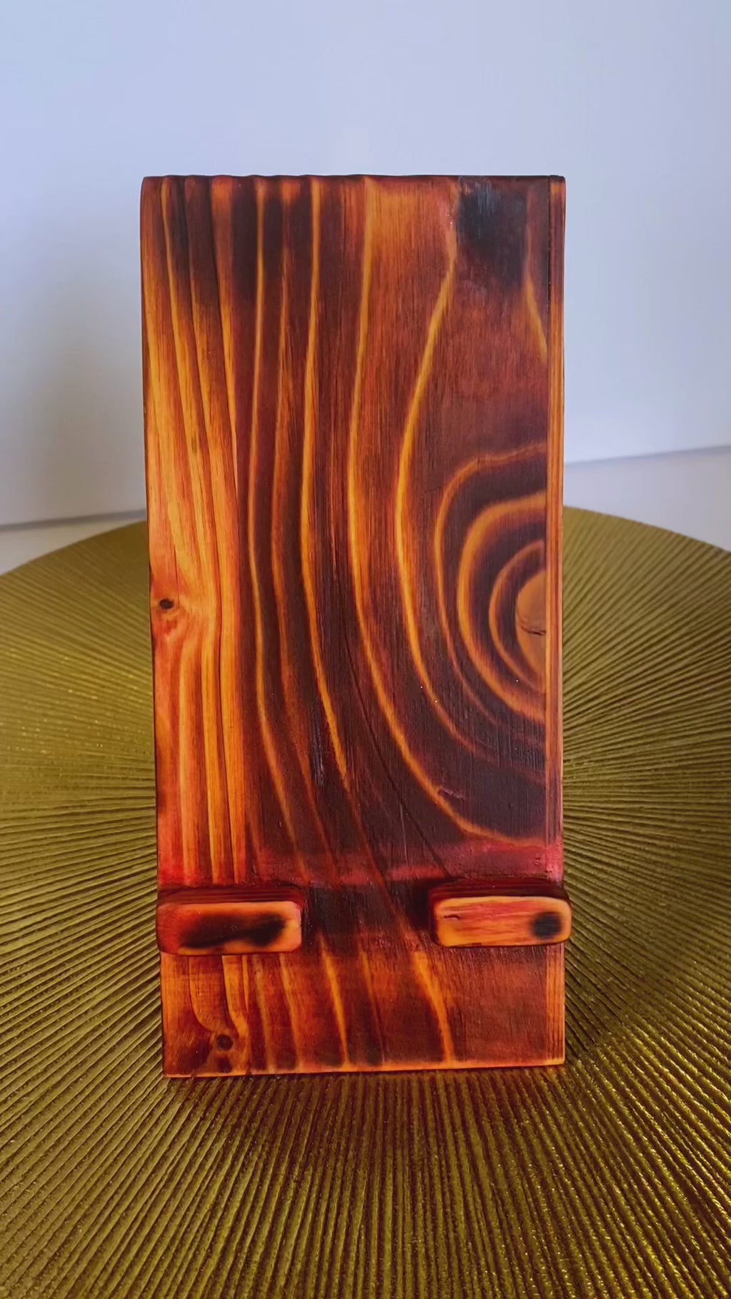 Porte téléphone en bois teinté