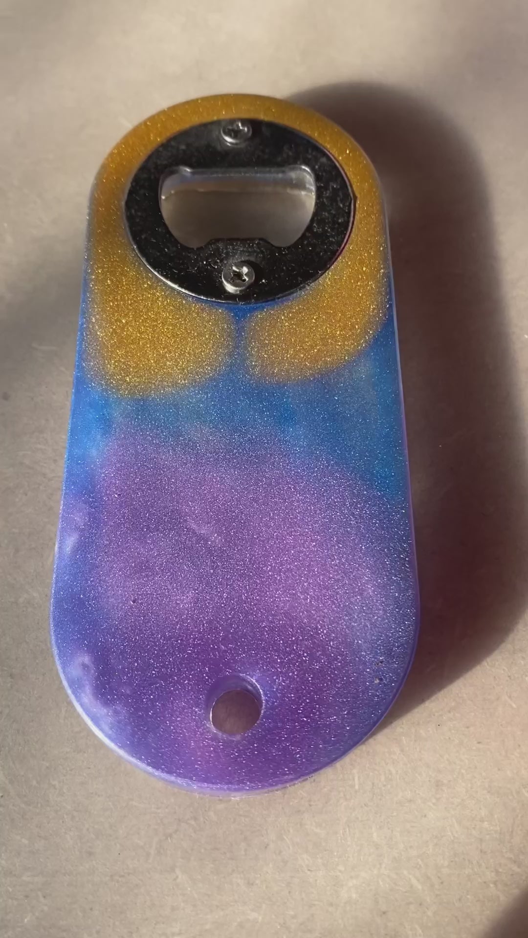 Décapsuleur en résine couleurs variés